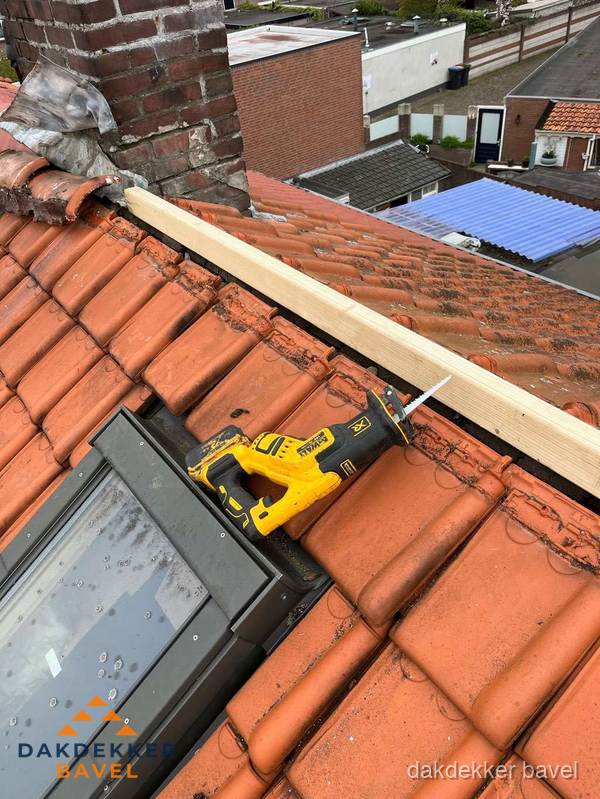 Kosten dak vervangen: werkzaamheden aan pannendak in Bavel Kosten dak vervangen: werkzaamheden aan pannendak in Bavel