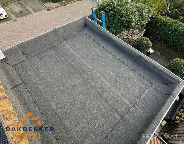 Gerenoveerd plat dak met nieuwe bitumen dakbedekking in Bavel Gerenoveerd plat dak met nieuwe bitumen dakbedekking in Bavel