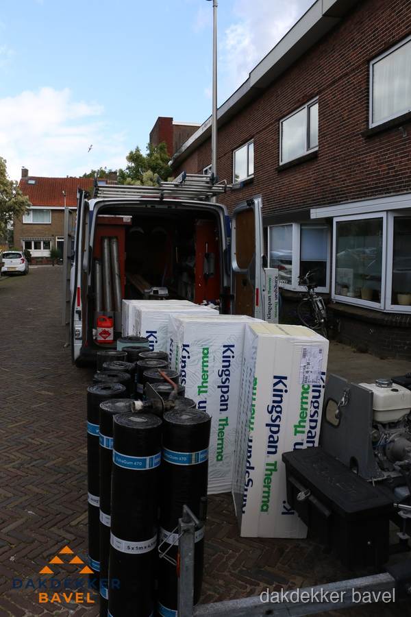 Levering van Kingspan isolatieplaten en bitumenrollen voor dakproject in Bavel Levering van Kingspan isolatieplaten en bitumenrollen voor dakproject in Bavel