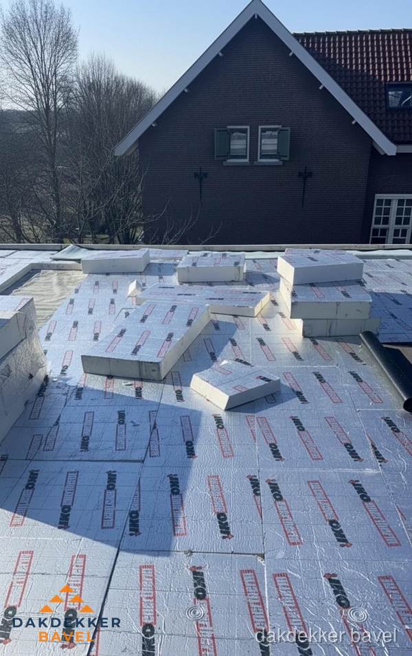 IKO PIR isolatieplaten op plat dak in Bavel IKO PIR isolatieplaten op plat dak in Bavel