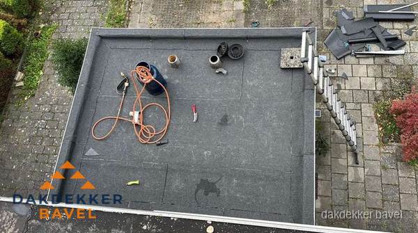 Plat dak met nieuwe bitumen bedekking in Bavel Plat dak met nieuwe bitumen bedekking in Bavel