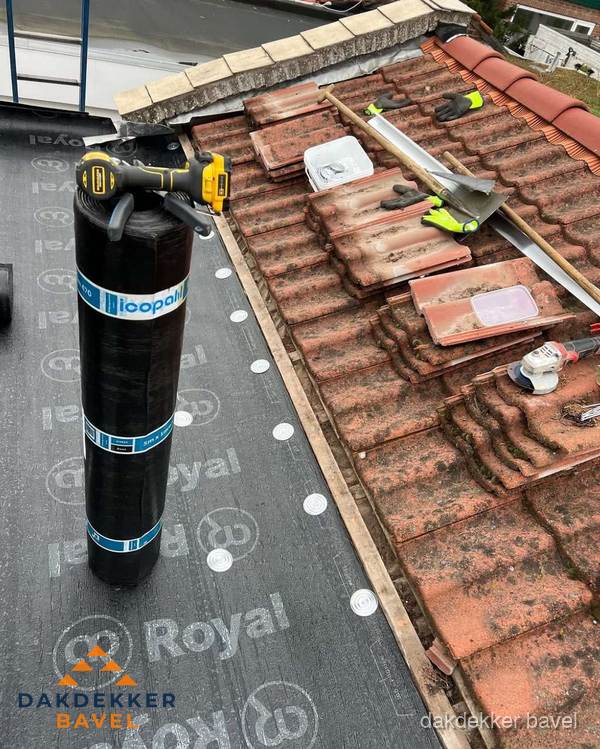 Dakschade herstel: pannendak renovatie in Bavel